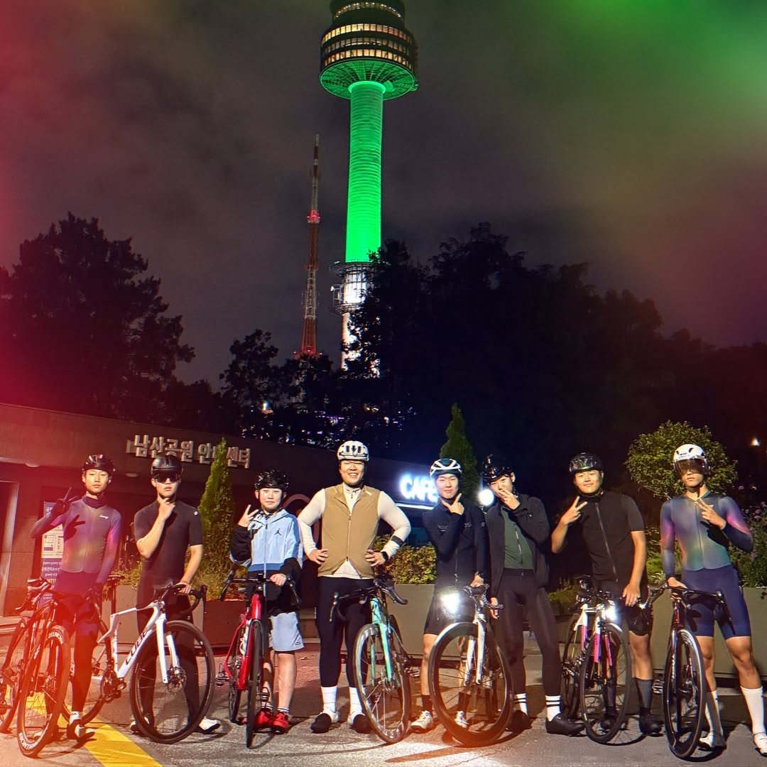 Photo shared by 0.1통라이더 on October 30, 2024 tagging @yjh._07, @dan_jowon, @_k_.sh, @sangyunlee103, and @junyeong_2007.