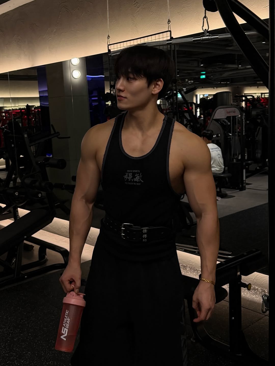 Photo shared by 임득균 on February 06, 2026 tagging @hdex__official. May be an image of one or more people, biceps, people bodybuilding, activewear, dumbbell, jug and text.