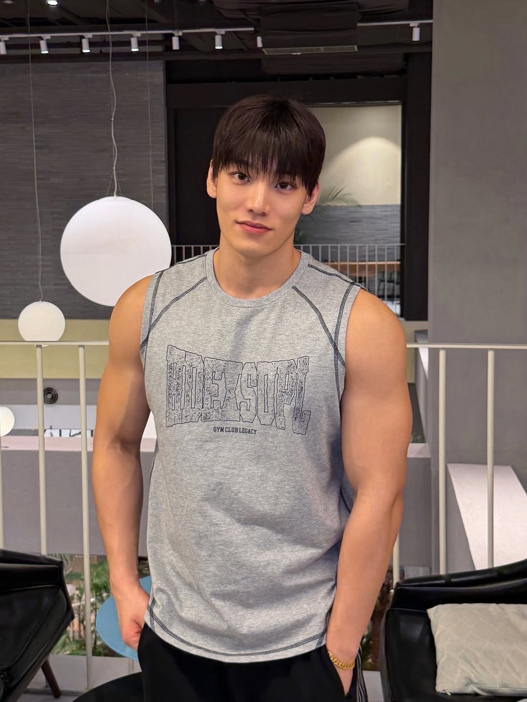 Photo shared by 임득균 on March 24, 2026 tagging @hdex__official. May be an image of one or more people, biceps, people bodybuilding, activewear, sportswear, tanktop, top and text that says 'I GYMCLUBLEGACY EGACY'.