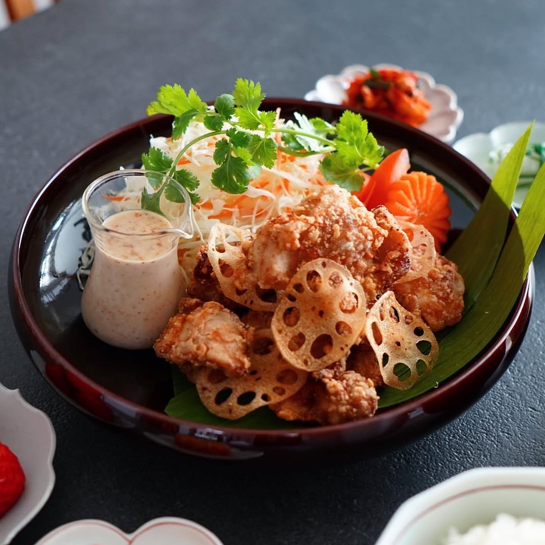 02_table 게시물 이미지: .
매일 야근인 남편이🥲
먹고싶다는 닭튀김 준비하면서
이른 저녁으로  닭튀김...