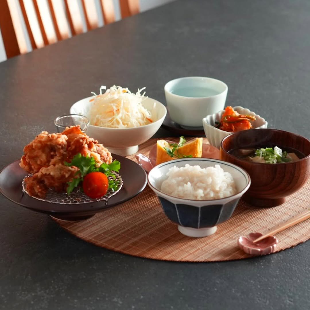 02_table 게시물 이미지: .
봄맞이 집 정리로 분주했던 요즘,
정신없이 하루하루가 지나가네요.
이제야 조금...