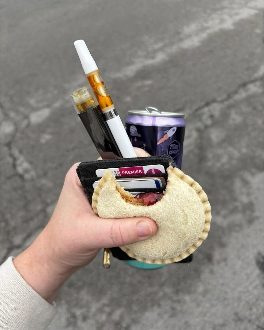 Photo by 공오삼 매거진 053magazine on May 31, 2025. May be an image of lighter, tool bag, pencil case, pen, flask, cigarette case, pouch, water bottle, cigarette and text.
