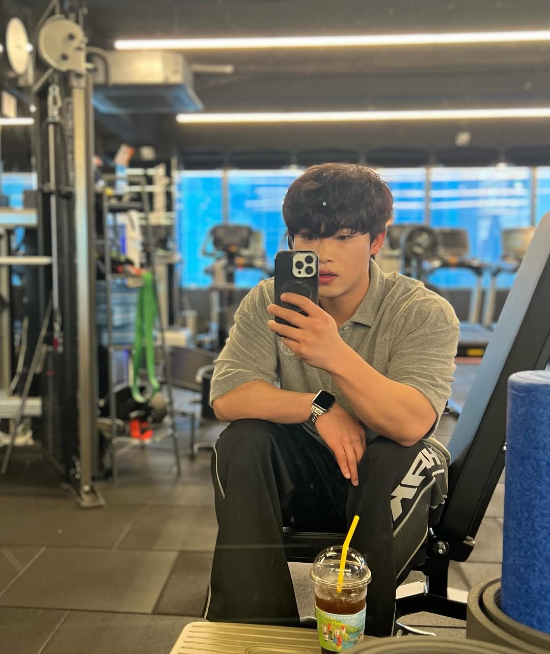 0__0life 게시물 이미지: 집보다 편한 곳

감사하면서 일하기🫡
