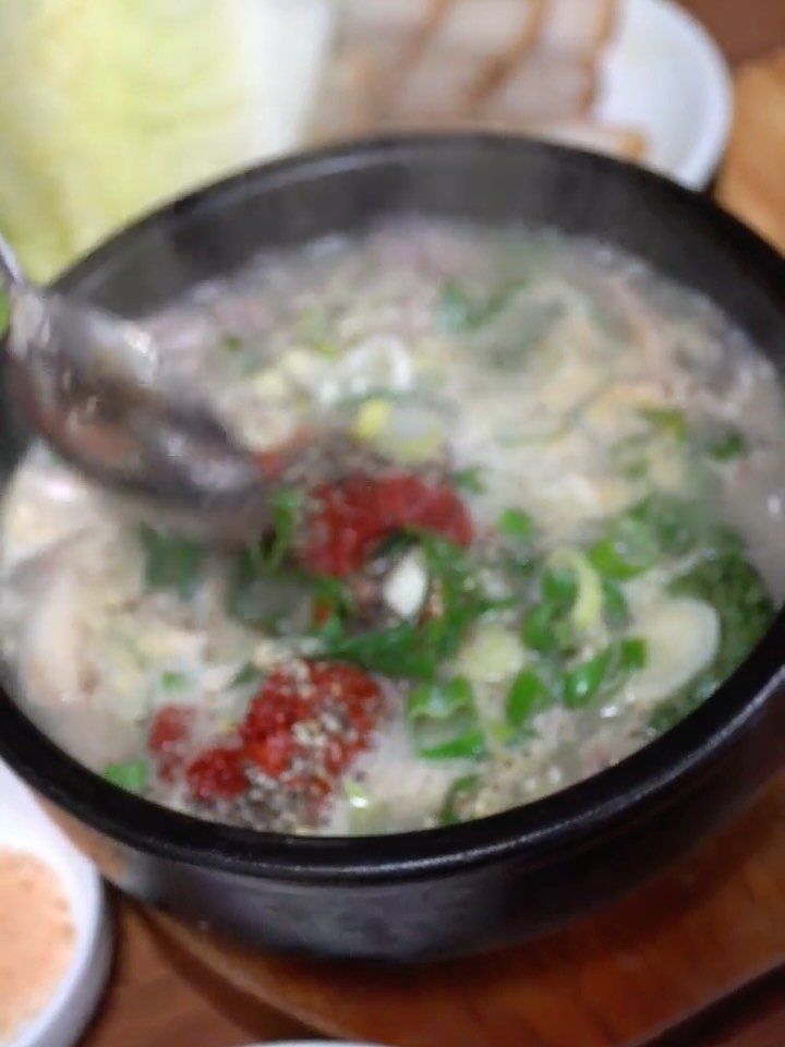 0___muk 게시물 이미지: *식사제공 24시간 낮술 땡기게 하는 깊고 진한 국밥집을 아시나요

서울 5대...