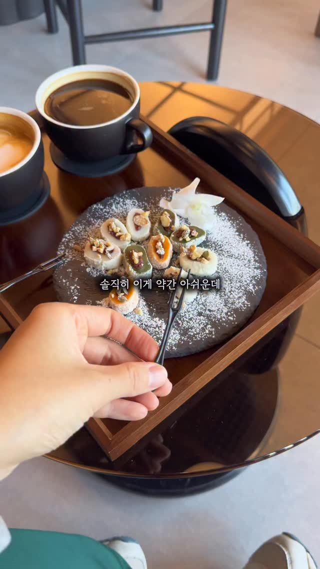 0___muk 게시물 이미지: 이게 약간 아쉽긴 한데, 그래도 갈만한 곳

인천 송도에는 
새로생긴 한옥뷰 카페가...