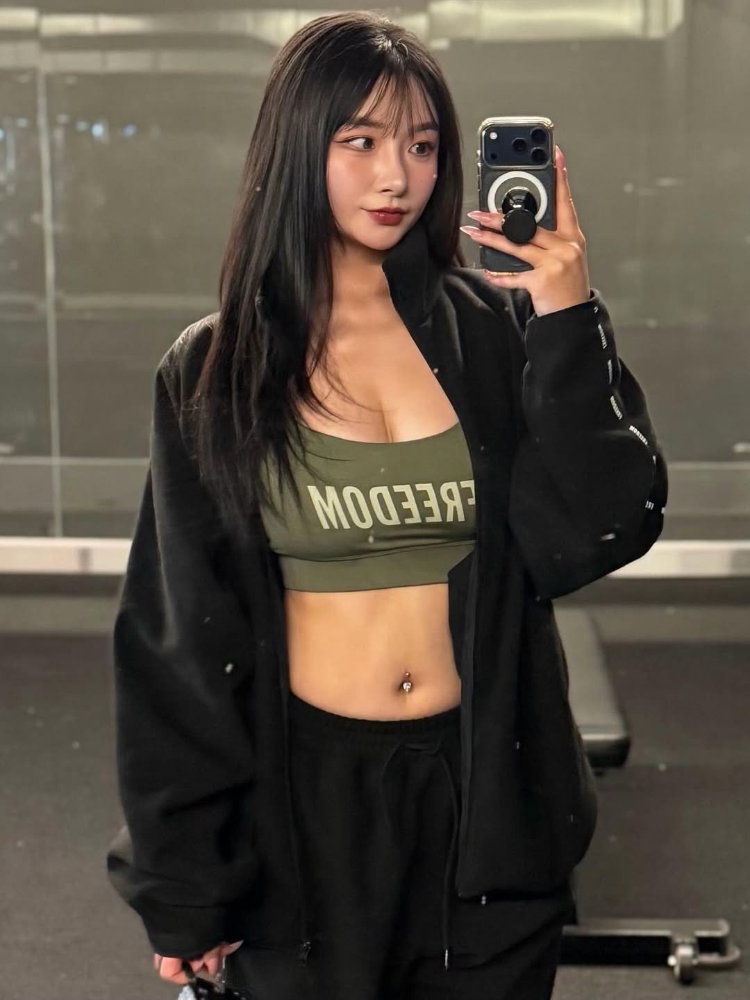 Photo shared by 공다혜(개그캐)🇰🇷 여행 / 운동 / 여름형인간 on January 09, 2026 tagging @freedom__athletic. May be a selfie of one or more people, hair, activewear, sweatpants, sportswear, top, turtleneck and text.