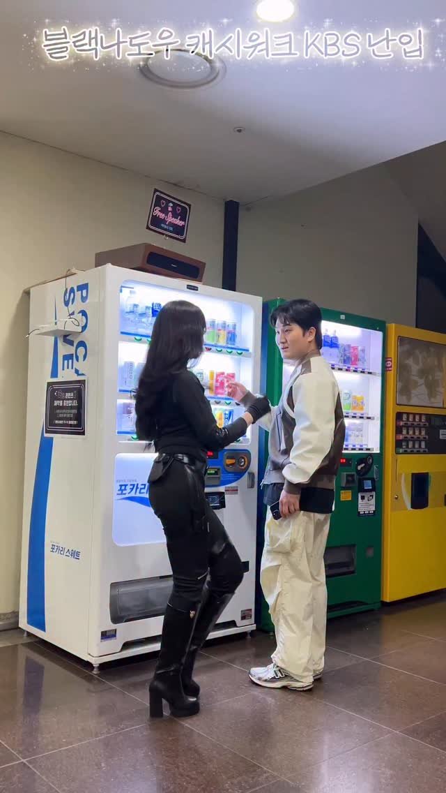 0_vly___ 게시물 이미지: 릴스아이디어 by @onawodo 💡
#블랙위도우 아니고 블랙나도우🖤🕷️
오늘 밤...