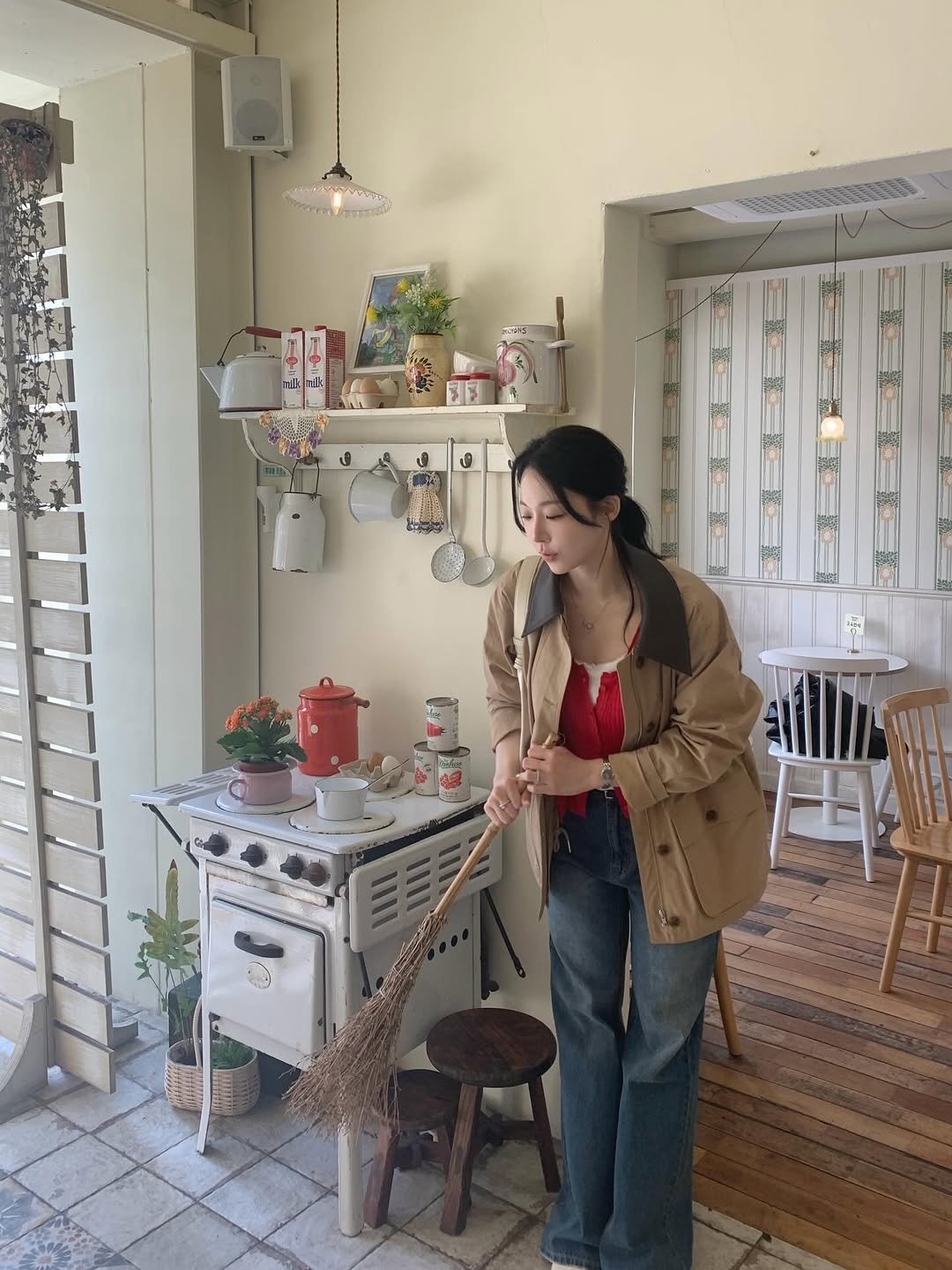 Photo by 오션 on March 25, 2026. May be an image of duffle coat, pot, top, cornflower and text.