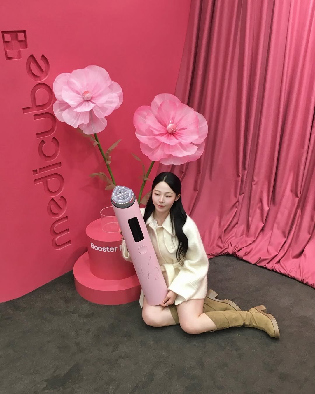 Photo shared by 오션 on March 17, 2026 tagging @medicube_korea. May be an image of hair dryer, prairie gentian, rose and text that says 'Booster'.