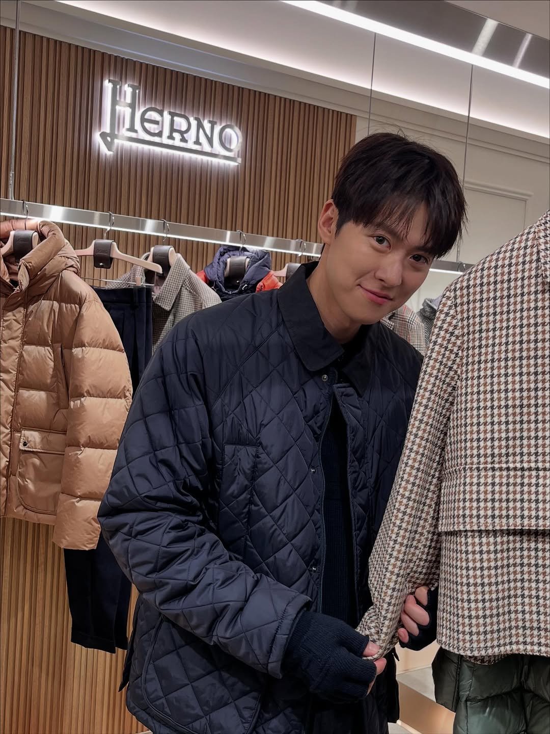 Photo shared by 공명 on October 25, 2025 tagging @herno.