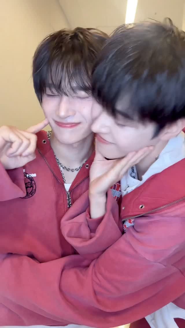 0nepact 게시물 이미지: 𝘊𝘢𝘵𝘤𝘩 𝘊𝘢𝘵𝘤𝘩 ♡ഒ

#ONEPACT #원팩트
#SEONGMIN #YEDAM