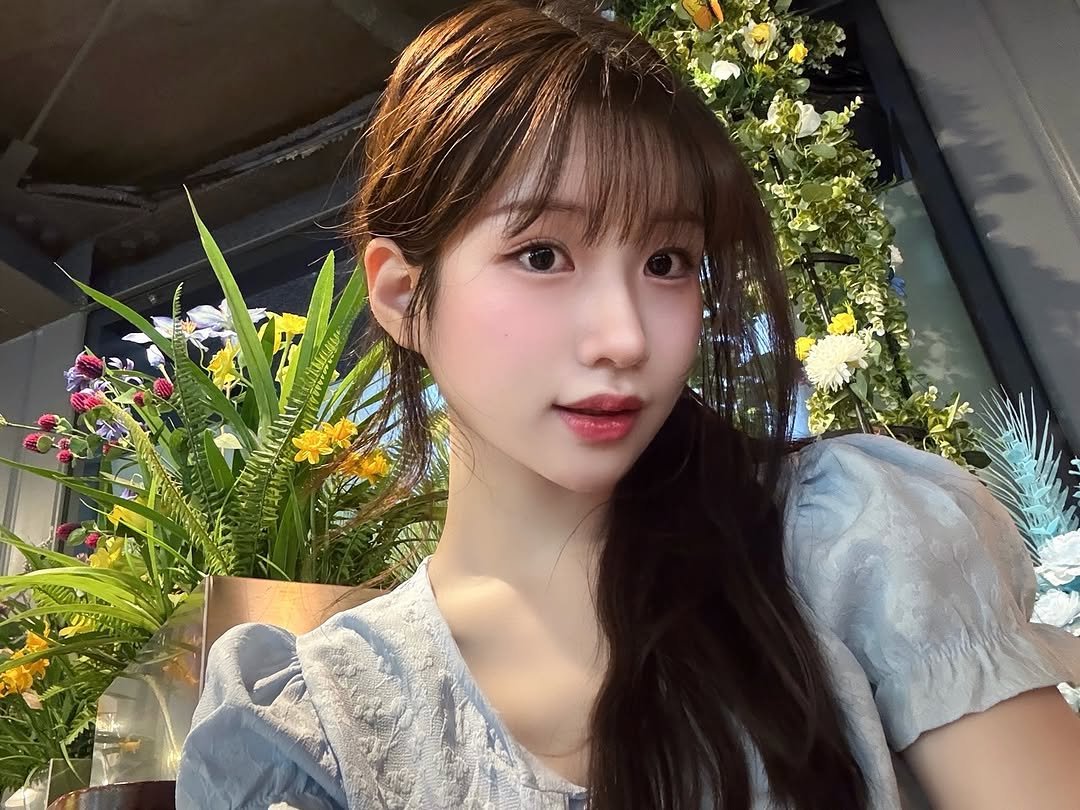 Photo by 이로아 on August 08, 2025. May be an image of 1 person, hair and text.