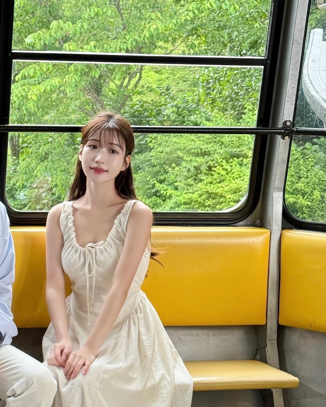Photo by 이로아 on May 24, 2025. May be an image of 2 people and train.