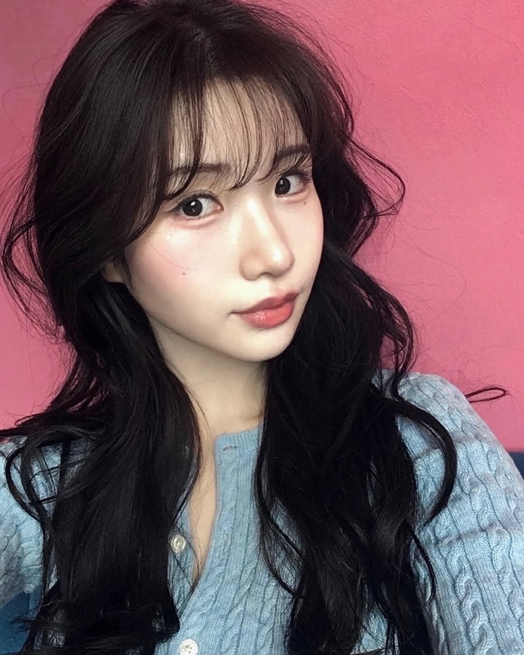 Photo by 이로아 on April 10, 2025. May be an image of 1 person and bangs.