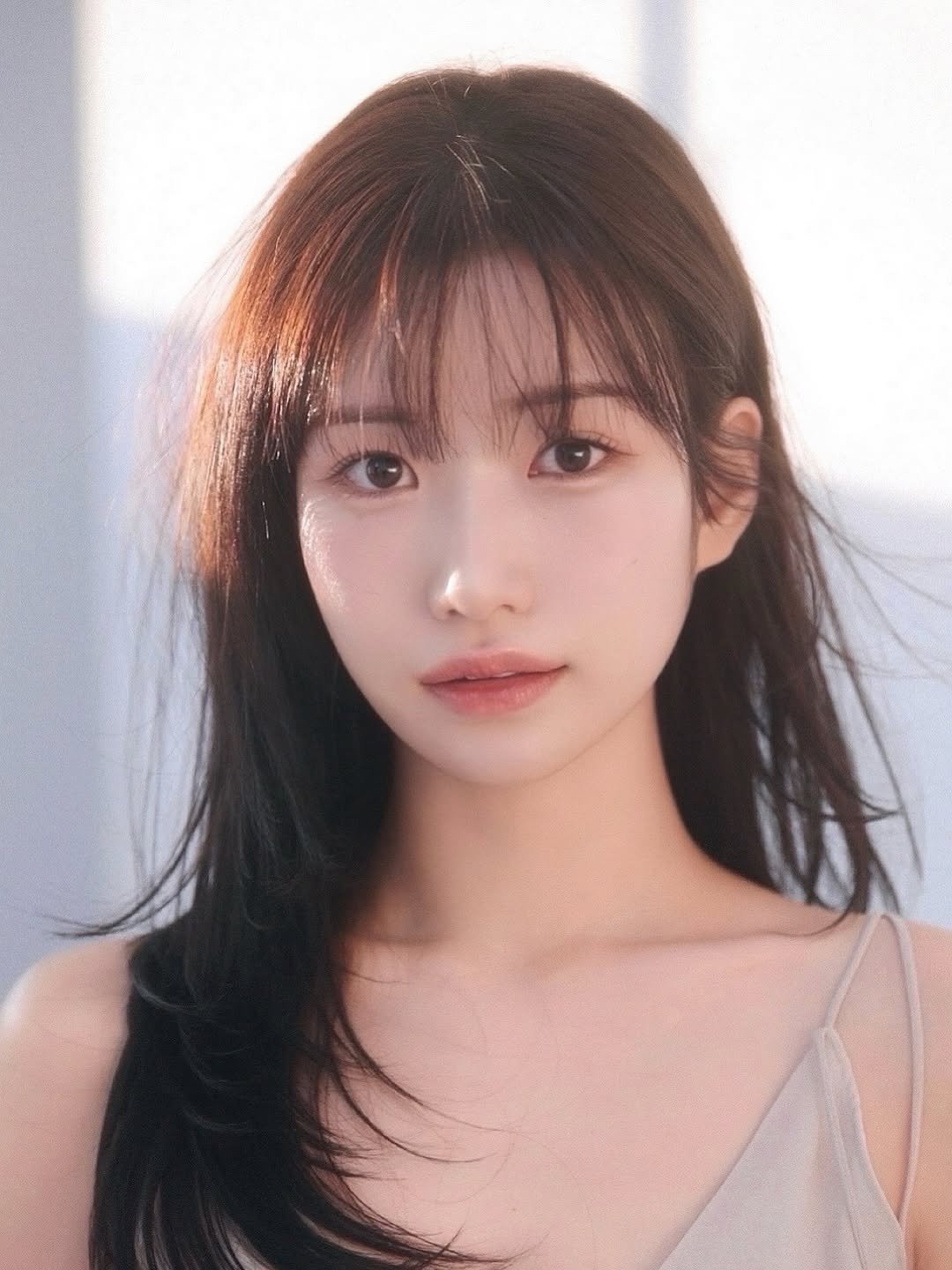 Photo by 이로아 on April 05, 2026. May be an image of one or more people, bangs and text.