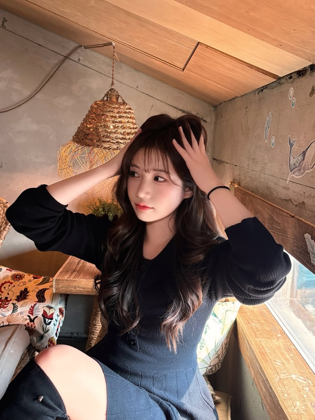 Photo by 이로아 on March 31, 2026. May be an image of one or more people, hair, dress and text.