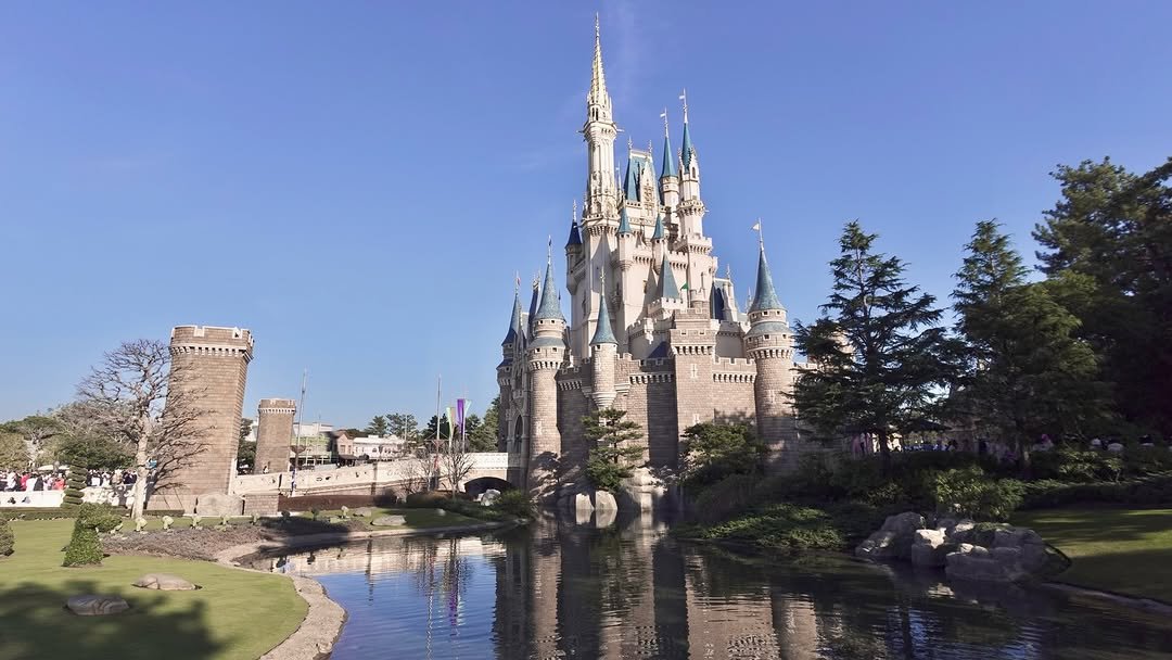 Photo by 이로아 on February 06, 2026. May be an image of castle and text.