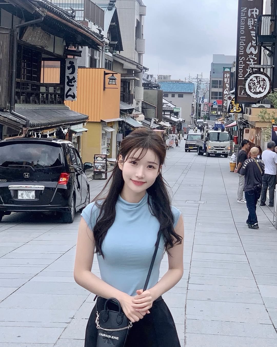 Photo by 이로아 on May 26, 2025. May be an image of 4 people and text.