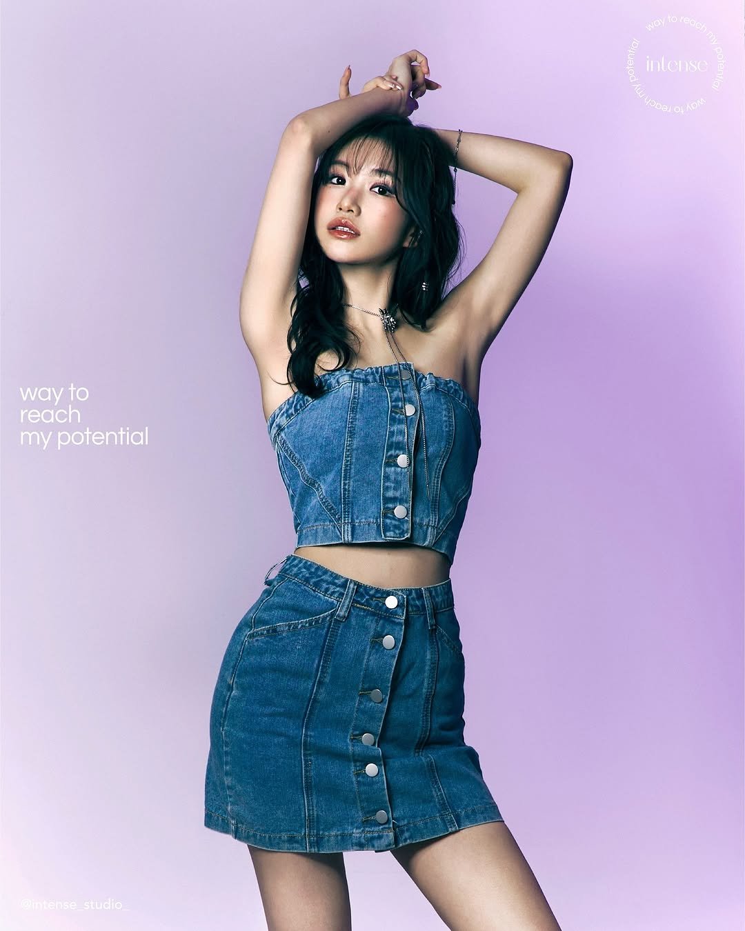 Photo shared by 이로아 on March 21, 2025 tagging @intense_studio_, and @cheyoz__33. May be an image of 1 person and text that says 'interso intenso way wayto to reach my potential @intensestudio studio @intenses'.
