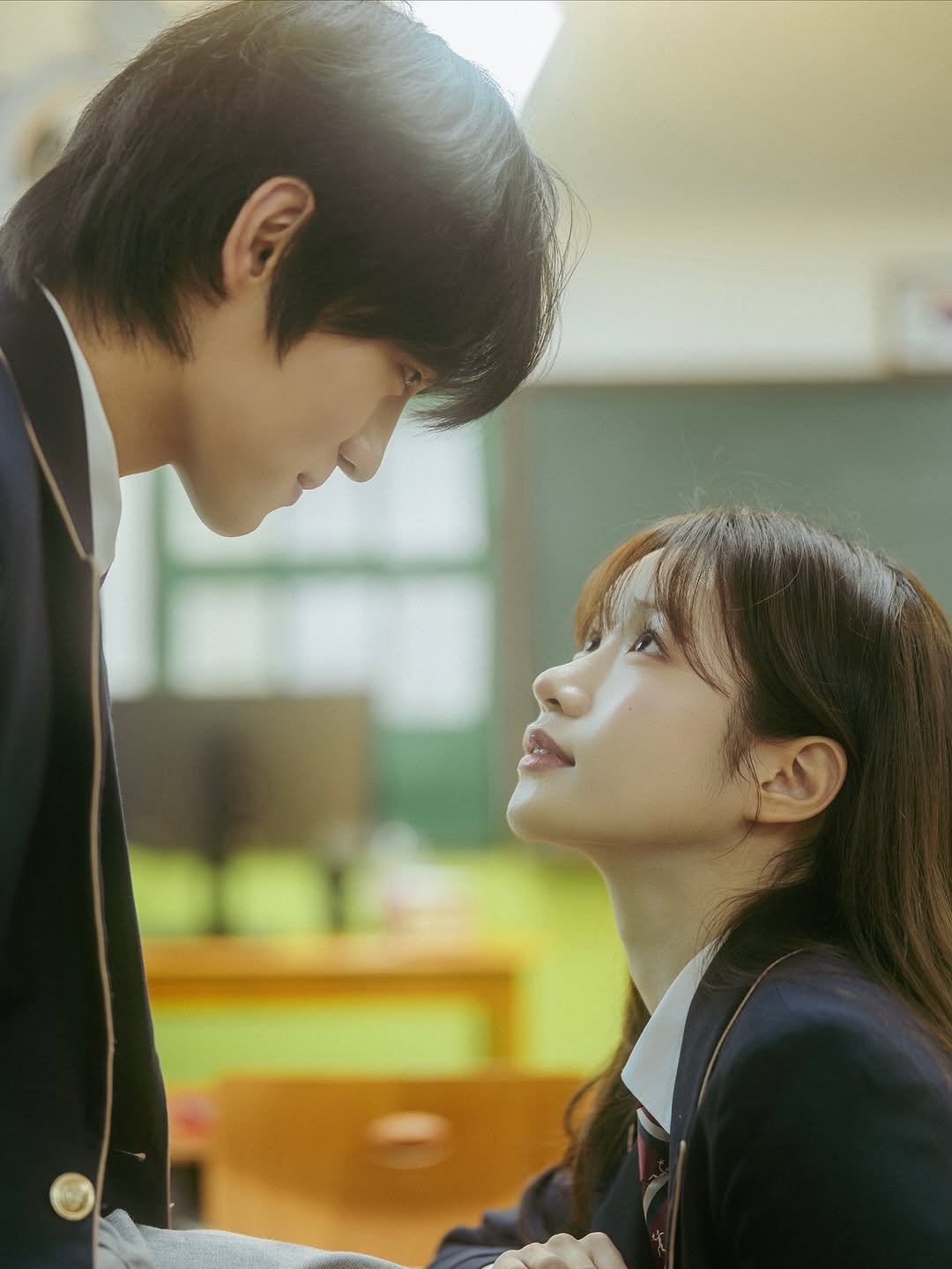 Photo by 그린스튜디오 | 학교 교실 렌탈스튜디오 on October 19, 2025. May be an image of one or more people, bangs, poster and text.