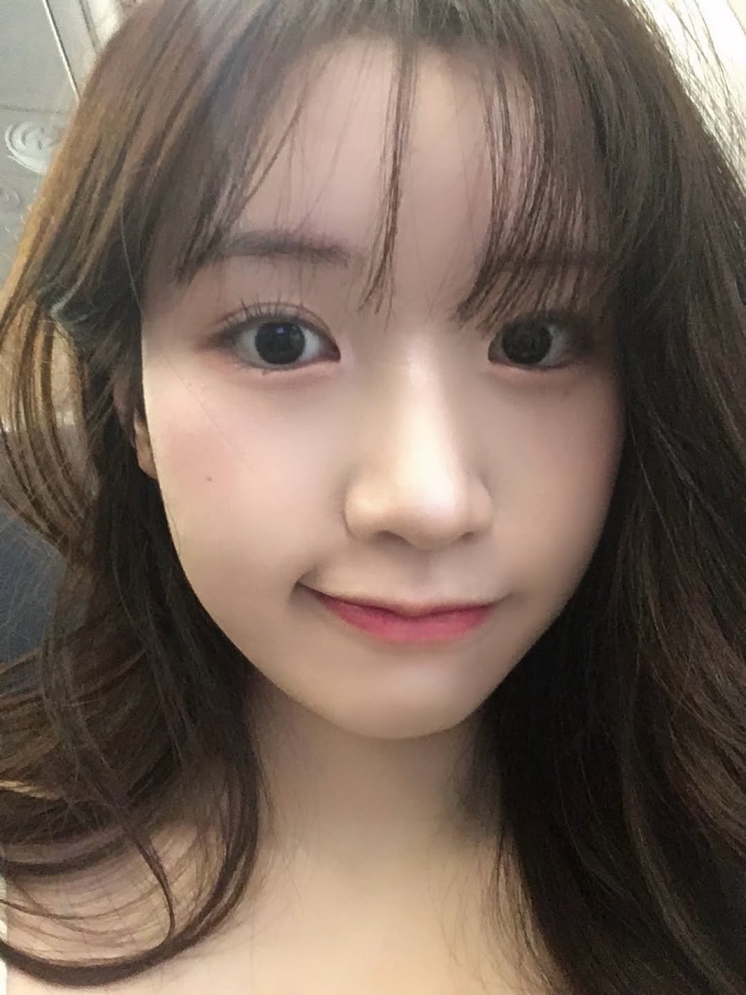 Photo by 이로아 on February 08, 2026. May be an image of one or more people, hair and text.