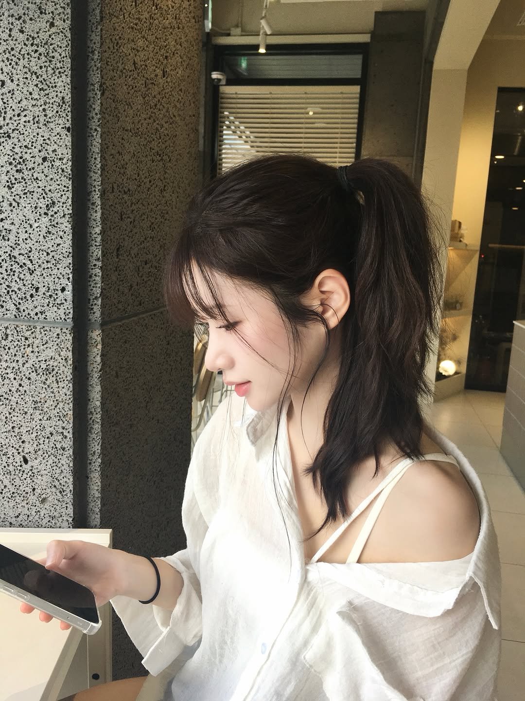 Photo by 이로아 on August 12, 2025. May be an image of 1 person, braids, piano, top and text.