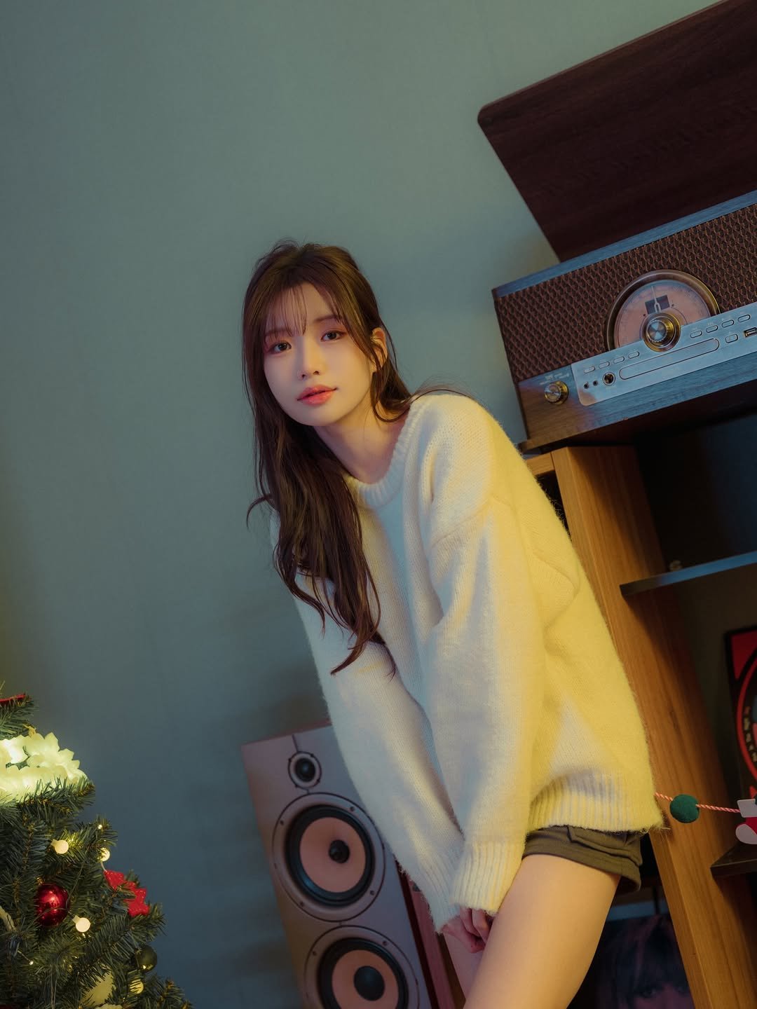 Photo shared by 이로아 on December 07, 2025 tagging @namu.pic_. May be an image of sleepwear.