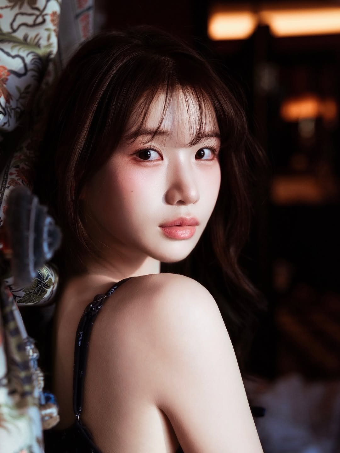 Photo shared by 이로아 on March 25, 2026 tagging @namu.pic_. May be a closeup of one or more people, hair, makeup and text.