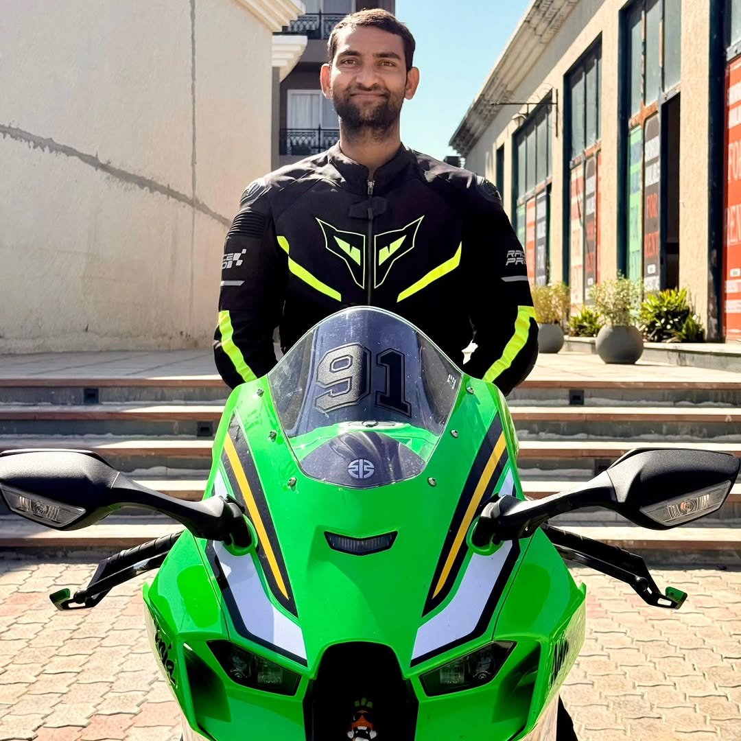 Photo shared by Jaipur Superbikers on April 05, 2026 tagging @1000r_prorider. May be an image of racing vehicles, motorcycle, helmet, scooter and text.