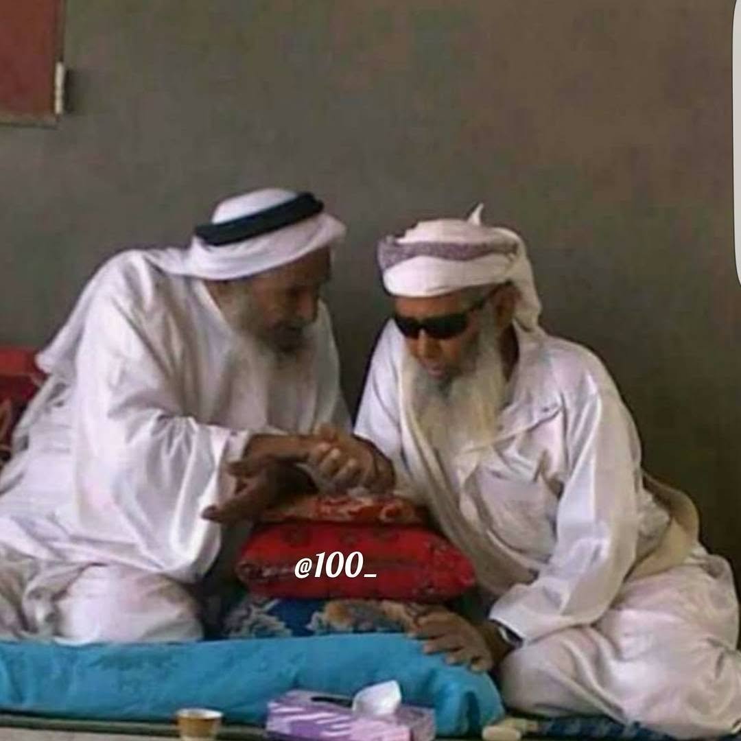 100_ 게시물 이미지: من اليمين علبن احمد منصر ومن اليسار فهيد بن...