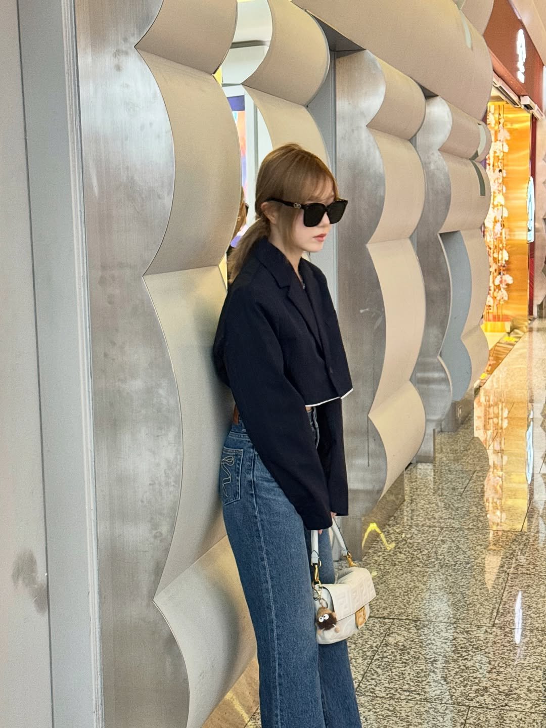 Photo by 本田仁美 Honda Hitomi on March 06, 2026. May be an image of eyewear, blazer, cornflower and text.