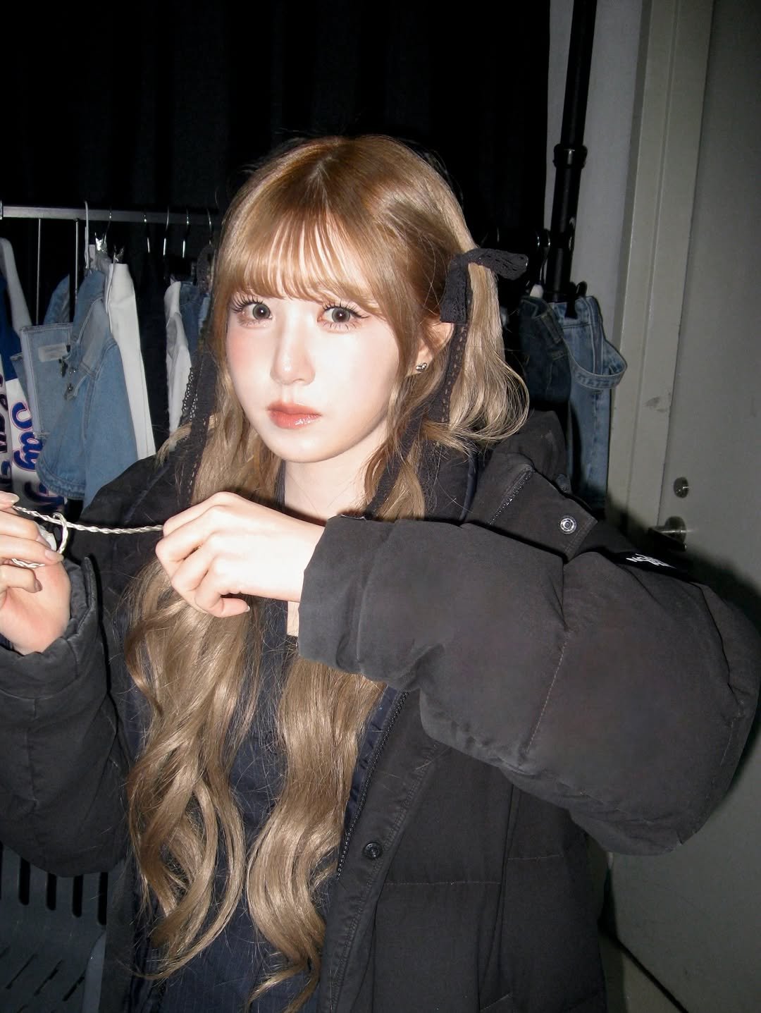 Photo by 本田仁美 Honda Hitomi on February 19, 2026. May be an image of one or more people, hair, duffle coat, parka and text.