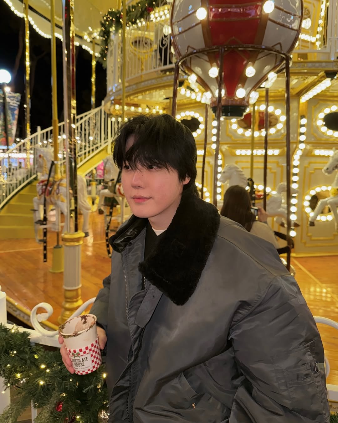 Photo shared by 유도열 on November 23, 2025 tagging @lotteshopping. May be an image of duffle coat, overcoat, parka, jacket, carousel and text.