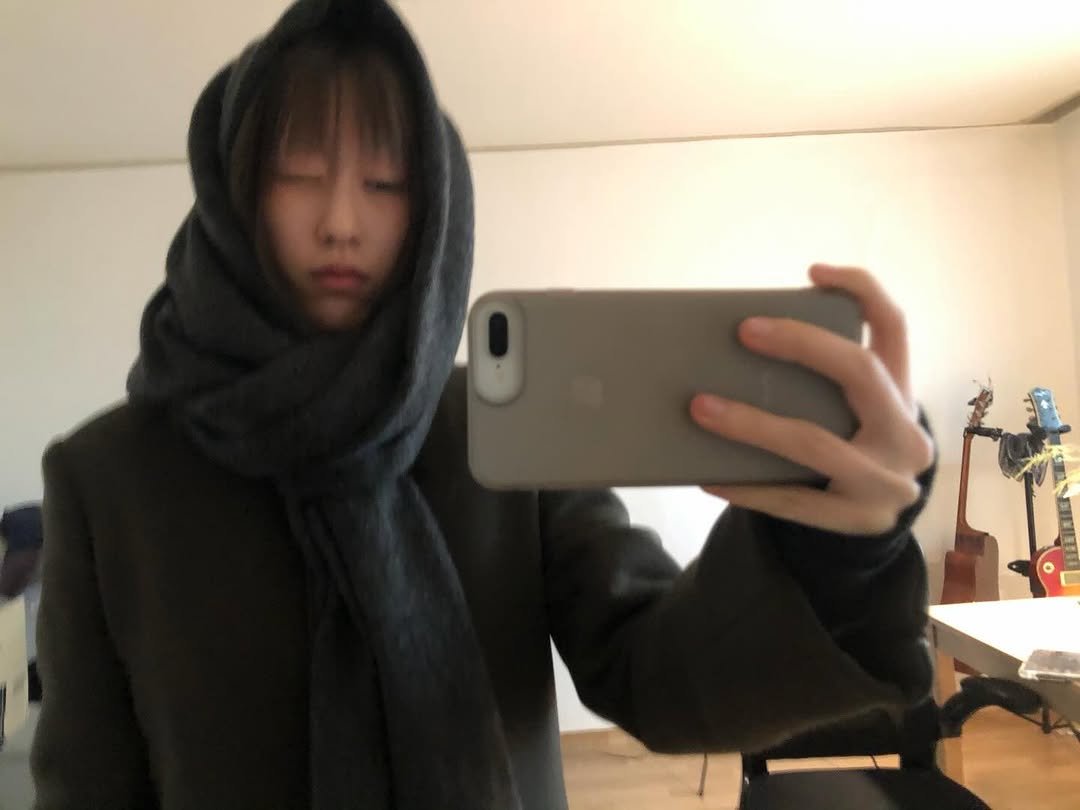 Photo by kimyoung on January 19, 2026. May be a selfie of duffle coat, overcoat, scarf, turtleneck, parka, cloak and text.