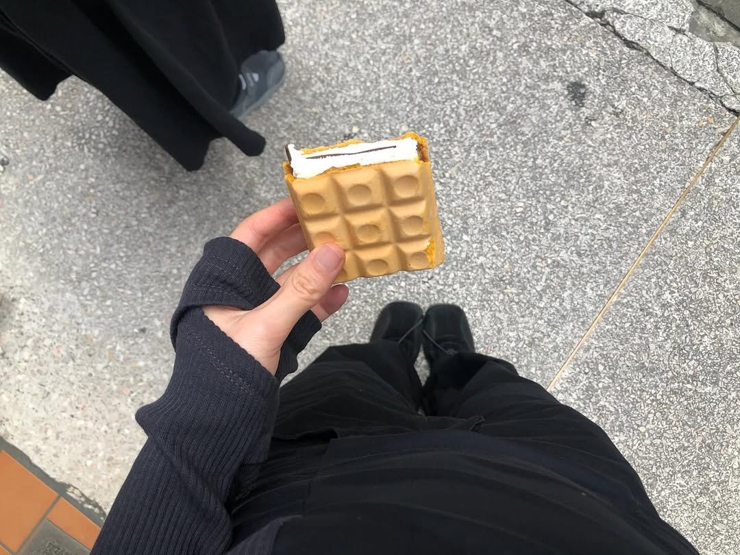 Photo by kimyoung on April 21, 2026. May be an image of waffle iron, wafer and text.