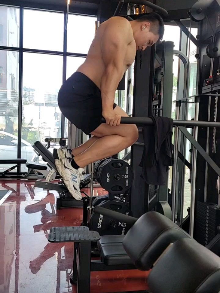 10rep 게시물 이미지: 오운완
벤치 
딥스 
케이블 플라이 

구웃