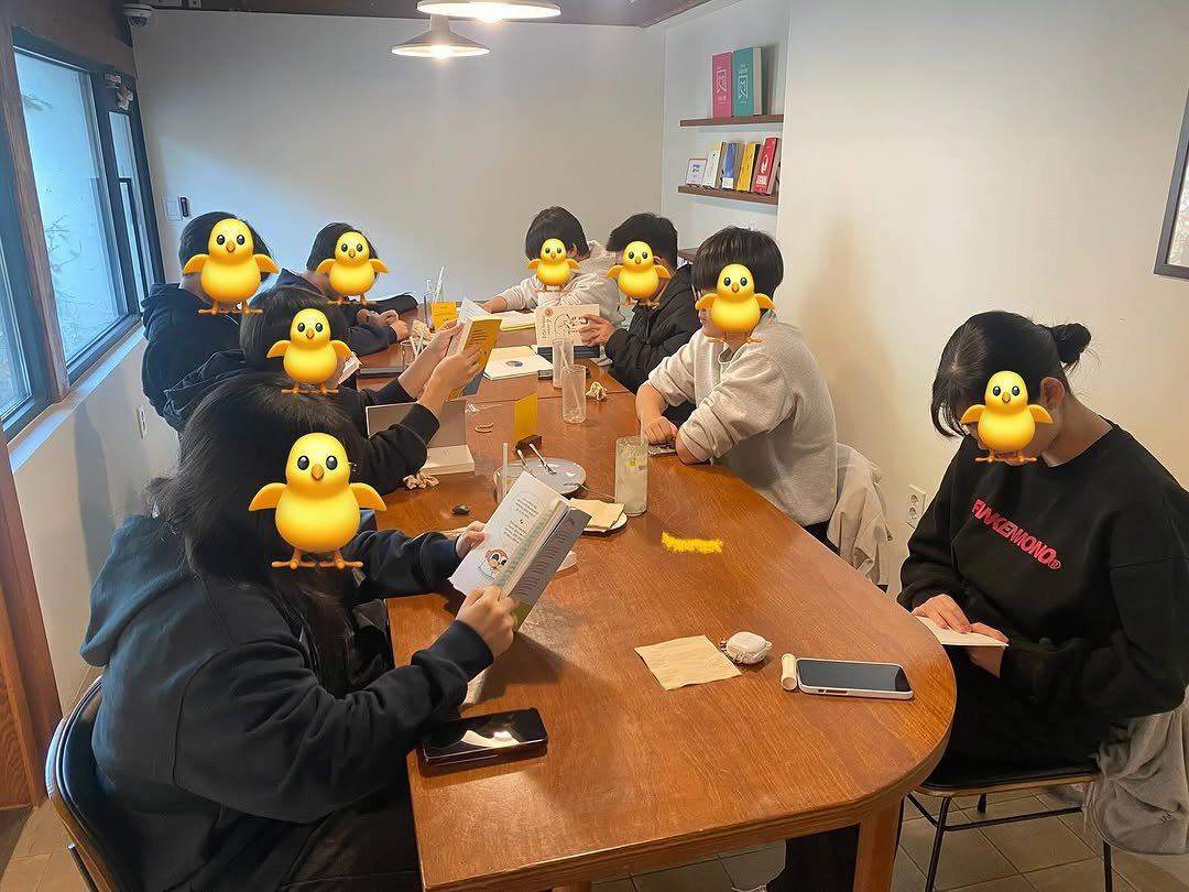 Photo by 일일호일 on October 30, 2025. May be an image of table, phone and text that says 'FANKEMONO FN WKEMONO'.