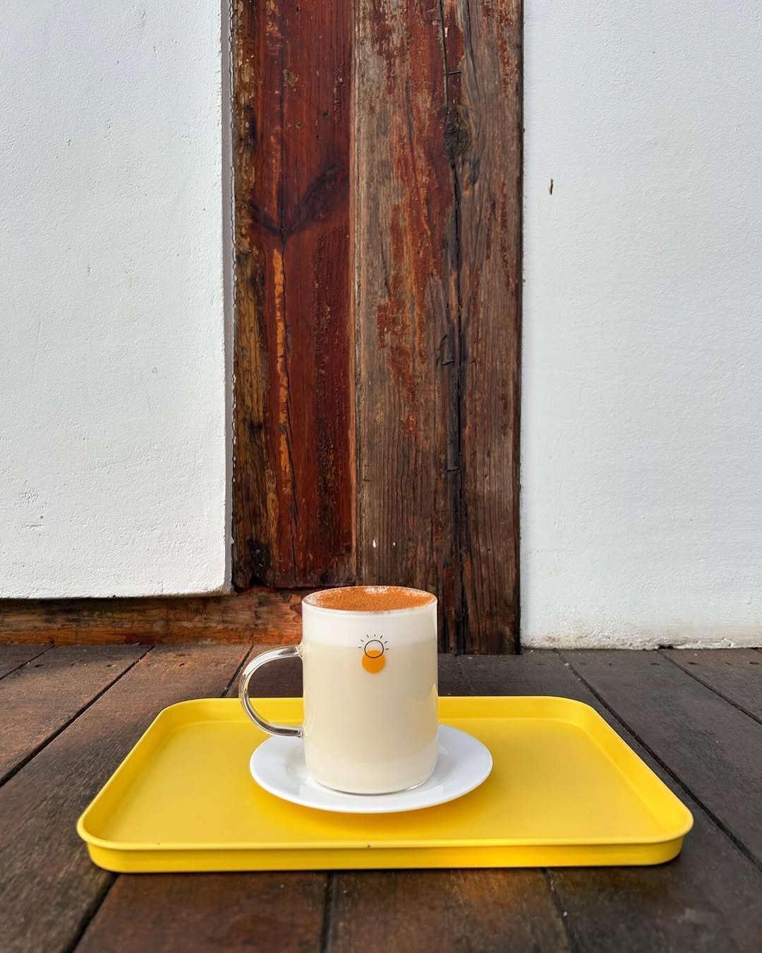 Photo by 일일호일 on December 29, 2025. May be an image of coffee cup, coffee, cappuccino, saucer, chinaware, cup, teacup and text.