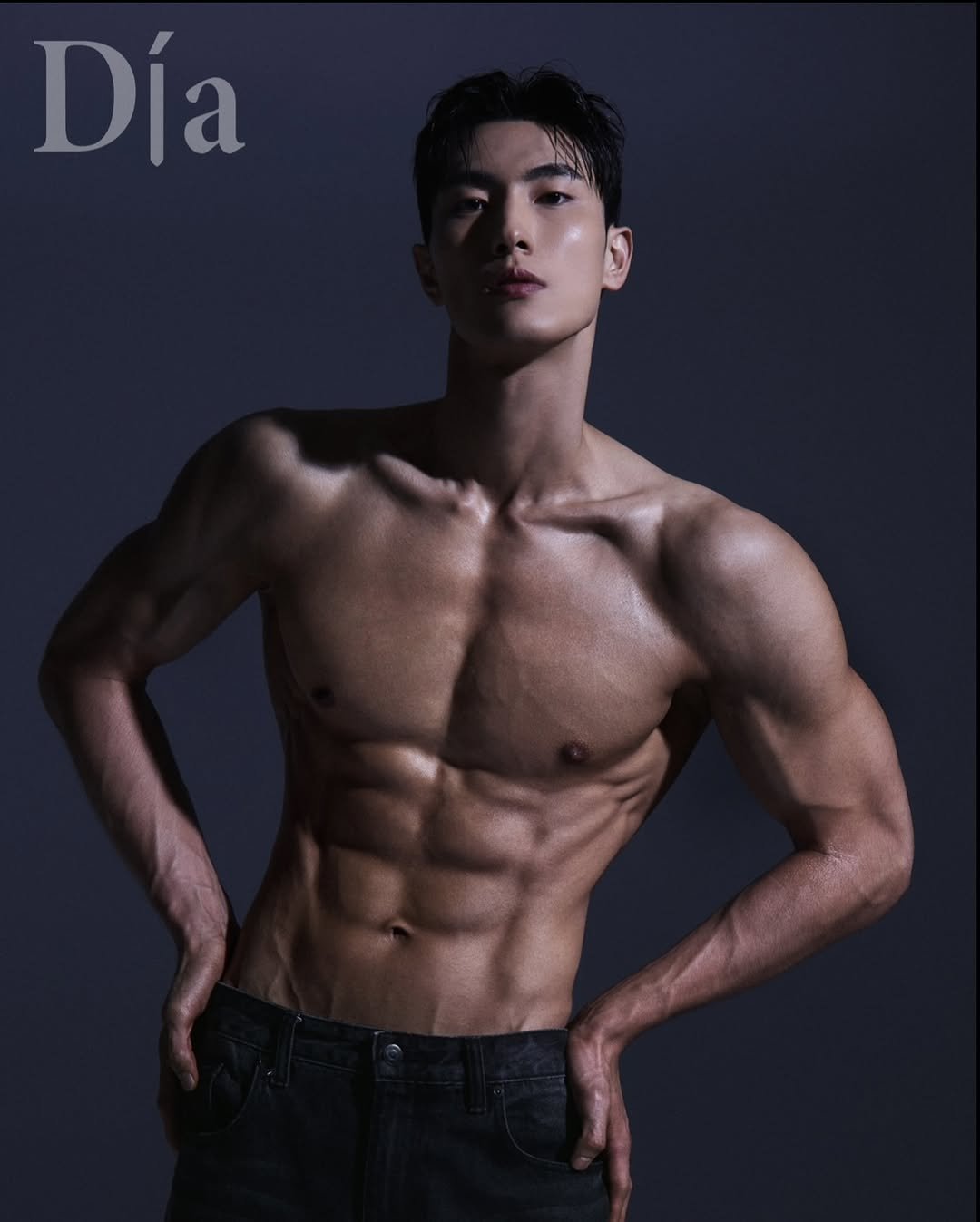 Photo by 물리치료사가 알려주는 짧은 운동정보 l 창인쌤 on January 22, 2026. May be an image of one or more people, hair, biceps, underwear and text that says 'Día'.