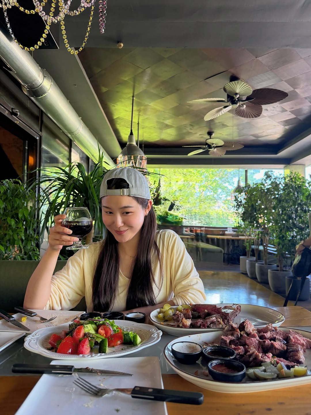 163.59kg_ 게시물 이미지: 오늘 밥 든든히 먹고 출발한 이유가 있습니다🫢 🥩

비슈케크에서 스테이크가...
