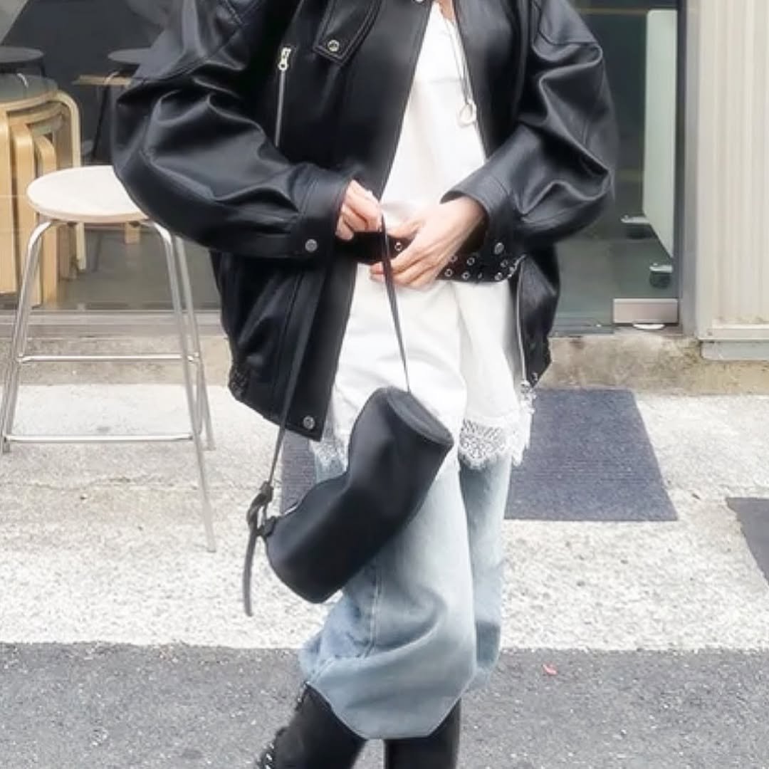 Photo by 수은 on March 01, 2026. May be an image of jacket, parka, coat and text.