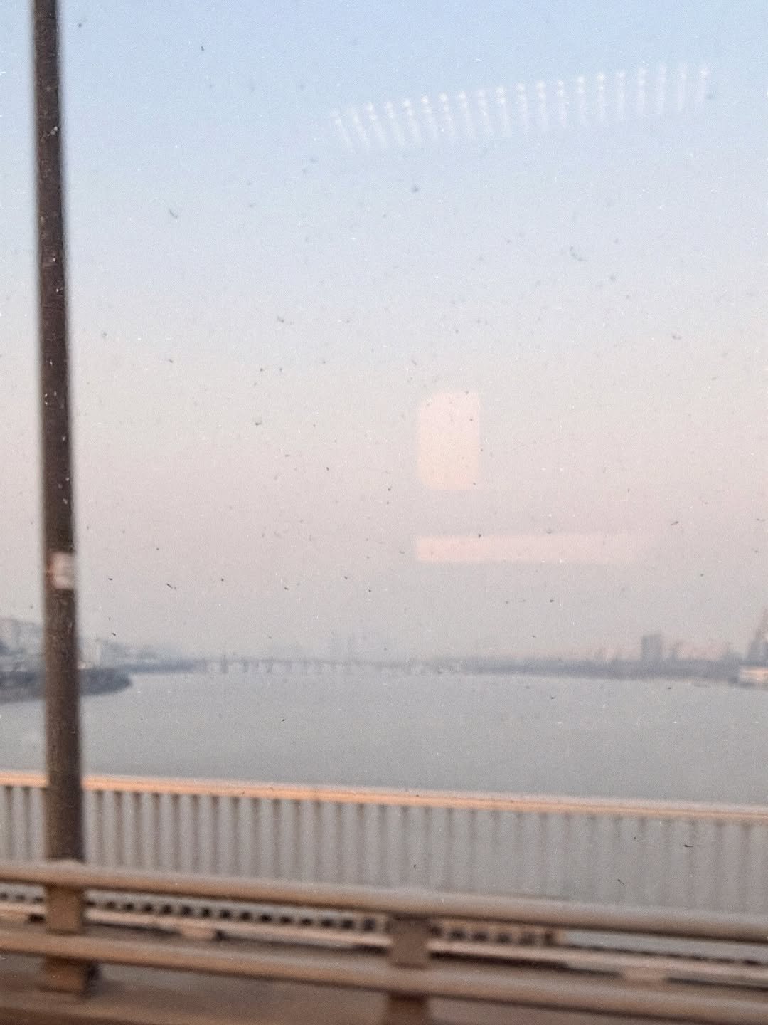 Photo by 수은 on March 22, 2026. May be an image of train, the Queensboro Bridge, fog and text.