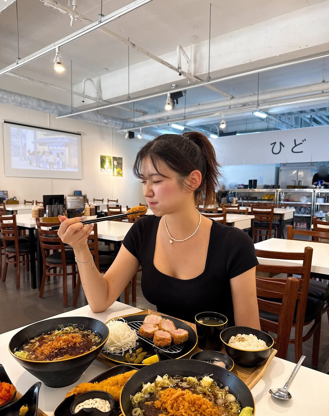 Photo shared by 황소영ᰔ ྀིྀིྀིྀིྀ on August 01, 2025 tagging @hido_tonkatsu. May be an image of 1 person, fried rice, paella, chow mein, biryani, noodles, rice and text.