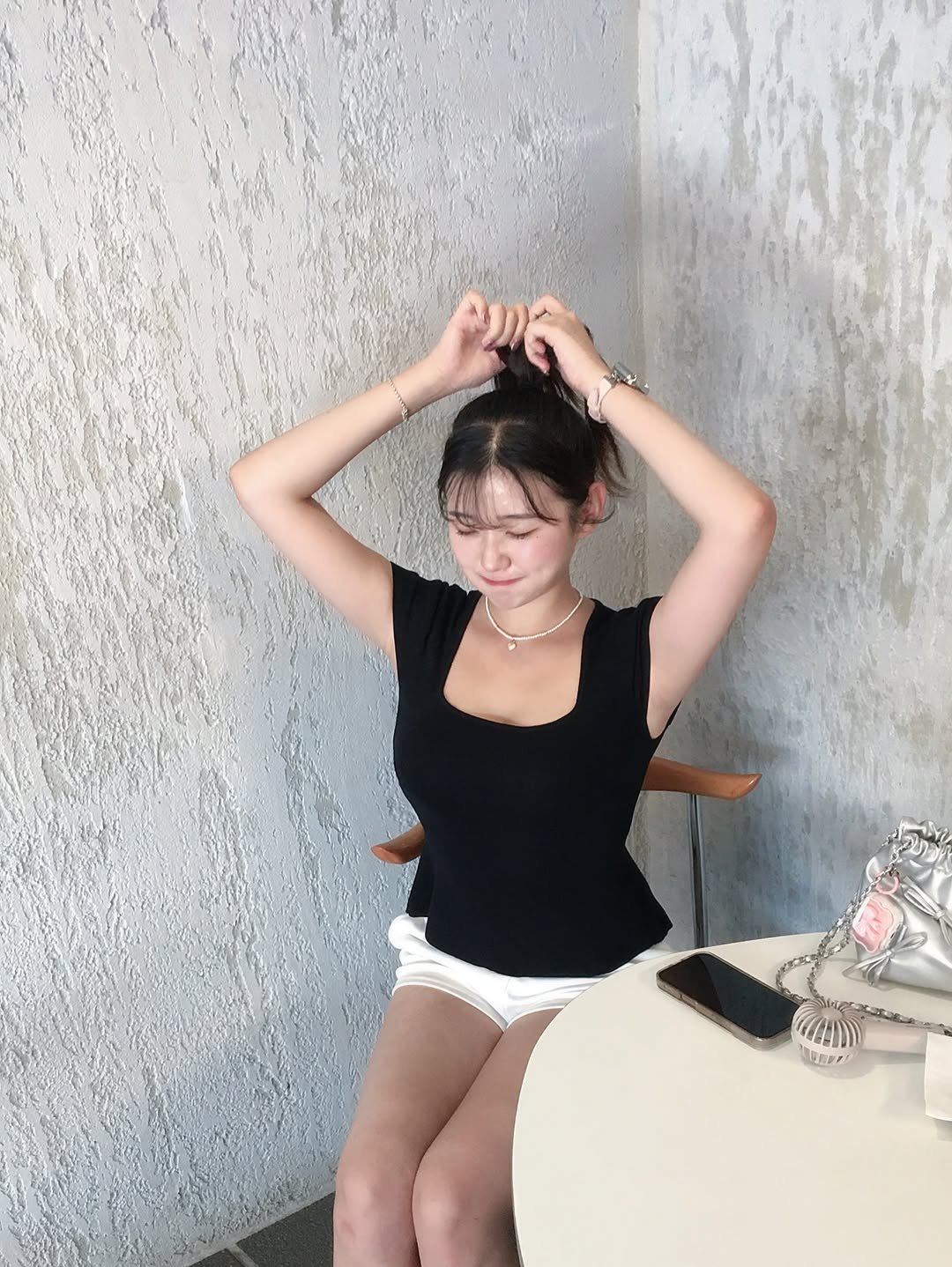 Photo by 황소영ᰔ ྀིྀིྀིྀིྀ on August 02, 2025. May be an image of 1 person, hair, shorts and text.