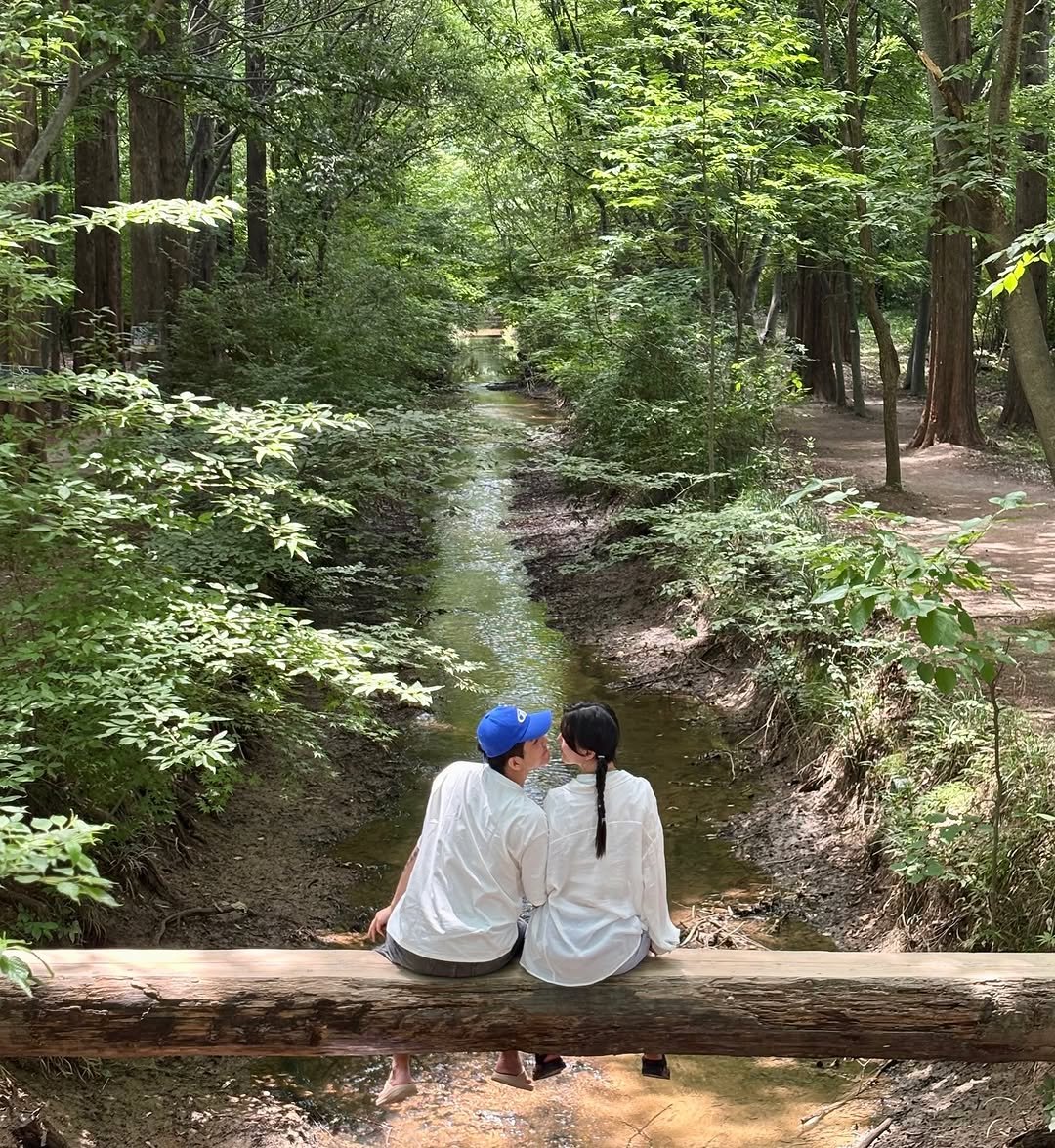 174.8_sky 게시물 이미지: Just two of us in forest☘️

이번 35도 무더위 경주 여행...