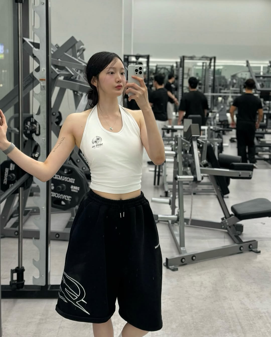 178cmimi 게시물 이미지: 가슴으로 이번주 웨이트는 마무리🦧
 
살빠지니까 어깨라인 너어무 맘에...
