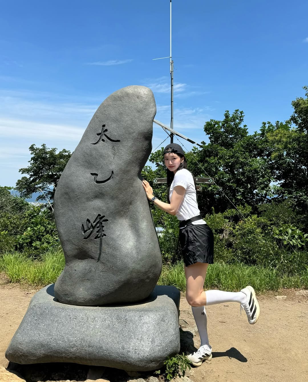 178cmimi 게시물 이미지: 완벽한 러닝룩으로 등산하기 v^_^v
 
뭐 상관 없지 않나? 했다가
하산할 때...