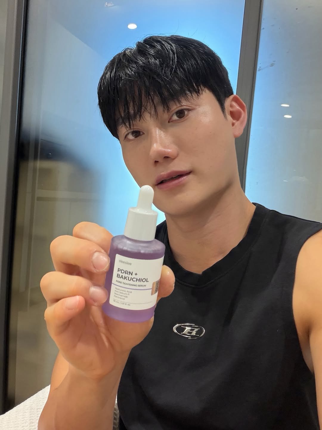 182_jg 게시물 이미지: 극건성 피부라 스트레스였는데
요 보라색 세럼 물건이네요👍

탄력이랑 모공에 좋다는...