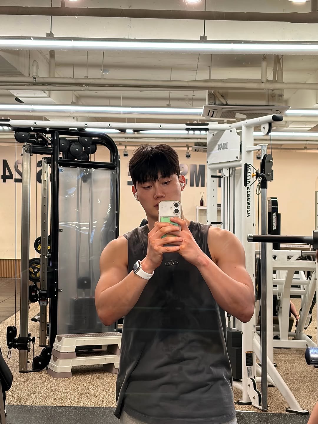 182_jg 게시물 이미지: 식단 안하고 그냥 먹으니깐
바로 살크업💪