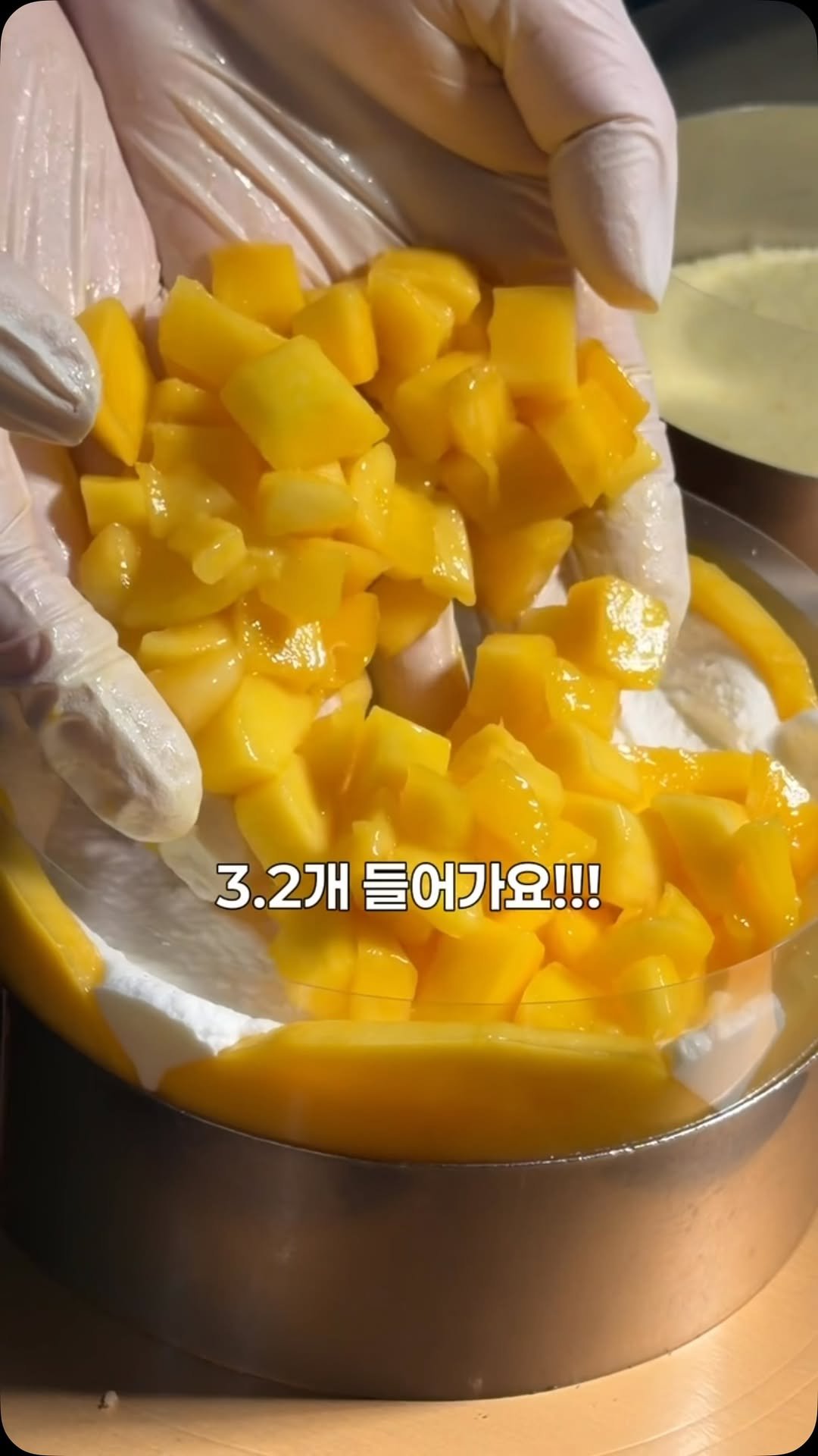 1993.windmill 게시물 이미지: 신메뉴 망고케이크 부정적인 리뷰 달렸어요

바로 망고 양이 적다고...